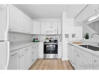 Photo #4: 1031552 Listing