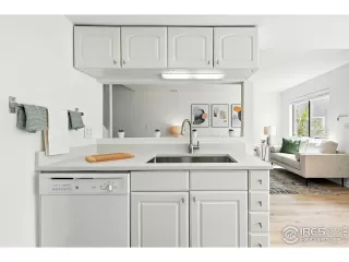 Photo #5: 1031552 Listing