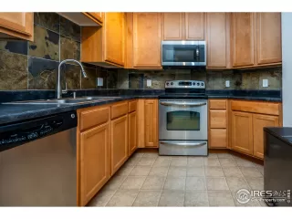 Photo #5: 1031590 Listing