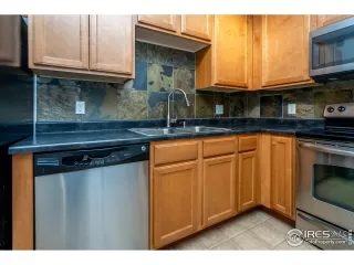 Photo #6: 1031590 Listing