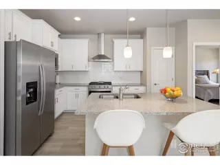 Photo #5: 1031600 Listing