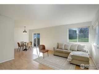 Photo #3: 1031621 Listing