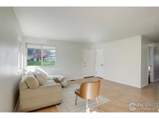 Photo #4: 1031621 Listing