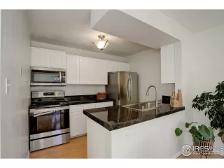 Photo #6: 1031621 Listing