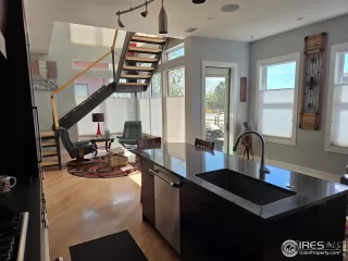 Photo #3: 1031698 Listing