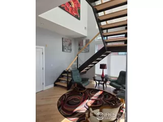 Photo #5: 1031698 Listing