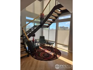 Photo #6: 1031698 Listing