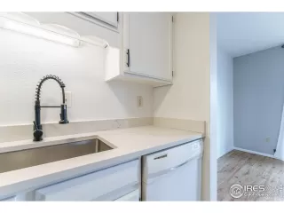 Photo #5: 1031709 Listing