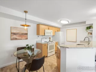 Photo #5: 1031775 Listing