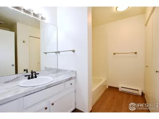 Photo #5: 1031790 Listing