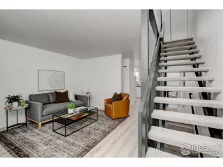 Photo #5: 1031877 Listing