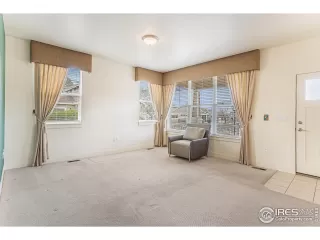 Photo #2: 1031917 Listing