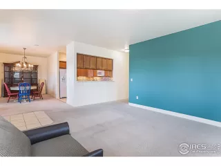 Photo #5: 1031917 Listing