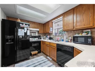 Photo #4: 1032031 Listing