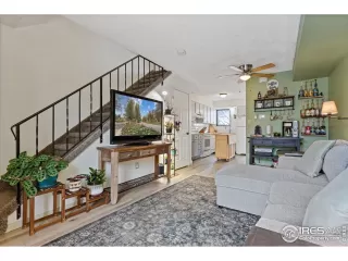 Photo #6: 1032106 Listing