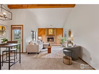 Photo #4: 1032121 Listing