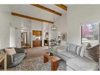 Photo #6: 1032121 Listing