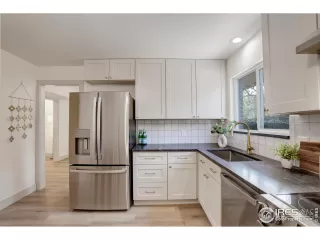 Photo #2: 1032153 Listing