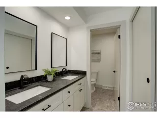 Photo #4: 1032153 Listing