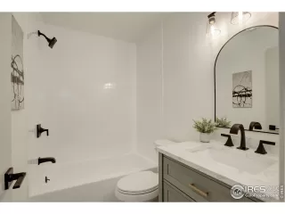 Photo #5: 1032153 Listing