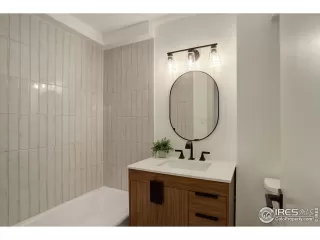 Photo #6: 1032153 Listing