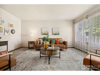 Photo #2: 1032167 Listing