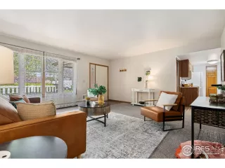 Photo #4: 1032167 Listing