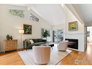 Photo #2: 1032183 Listing