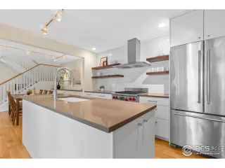 Photo #4: 1032183 Listing