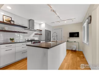 Photo #5: 1032183 Listing