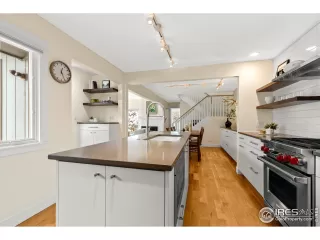 Photo #6: 1032183 Listing