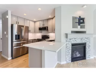 Photo #2: 1032214 Listing