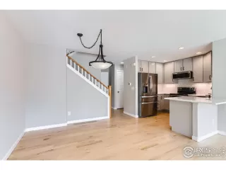 Photo #4: 1032214 Listing