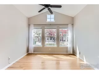 Photo #5: 1032214 Listing