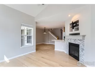 Photo #6: 1032214 Listing