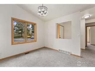 Photo #4: 1032246 Listing