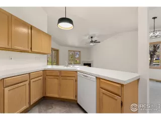 Photo #5: 1032246 Listing