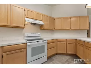 Photo #6: 1032246 Listing