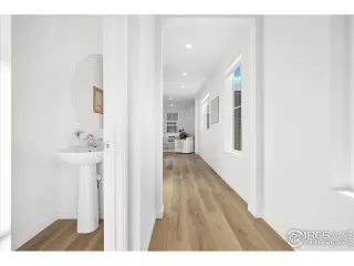 Photo #4: 1032291 Listing