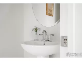 Photo #5: 1032291 Listing