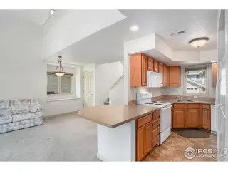 Photo #5: 1032312 Listing