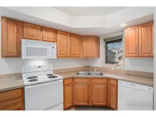 Photo #6: 1032312 Listing