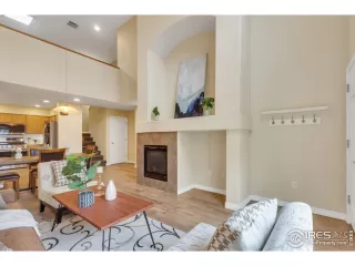 Photo #4: 1032328 Listing