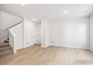 Photo #2: 1032343 Listing