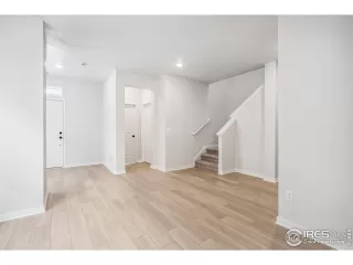 Photo #4: 1032343 Listing