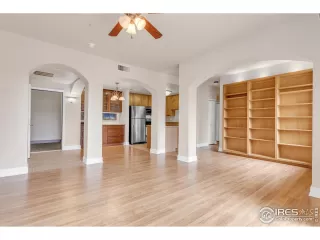 Photo #4: 1032363 Listing