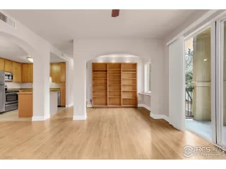 Photo #6: 1032363 Listing