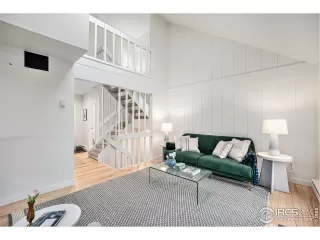 Photo #2: 1032408 Listing