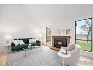 Photo #3: 1032408 Listing