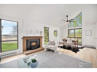 Photo #4: 1032408 Listing